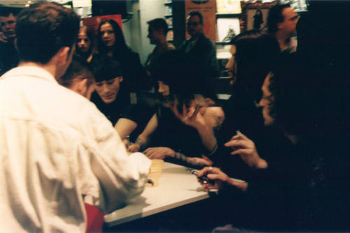 Signing session Paris "Fnac" 06/97 Page 12