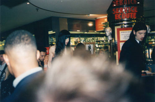 Signing session Paris "Fnac" 06/97 Page 21