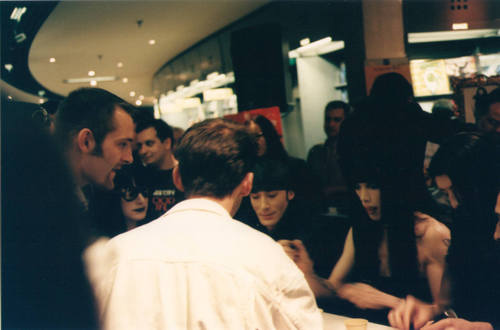 Signing session Paris "Fnac" 06/97 Page 09